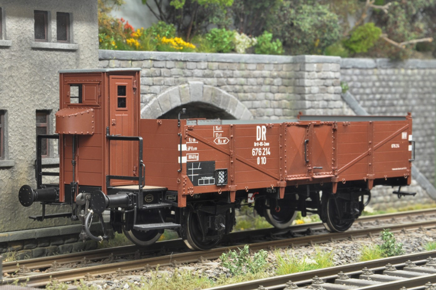 (reserviert) Fine Models Güterwagen "Halle 01" mit FS-Radsätzen (2. Hand)